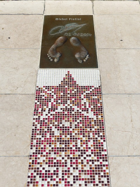 了巨大的冲 了巨大的冲